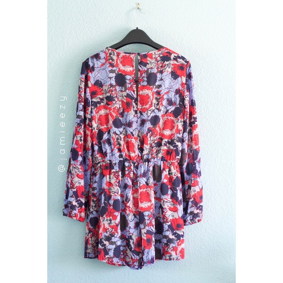 Leith | Floral Cold-Shoulder Keyhole Romper - Picture 5 of 8